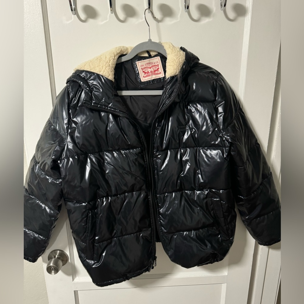 Black puffy Levi’s jacket